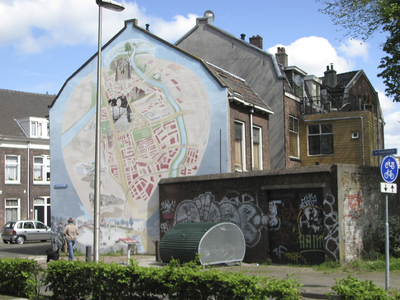 905890 Gezicht op de muurschildering, gemaakt door kunstenaar Jos Peeters, op de zijgevel van het pand Oude Daalstraat ...
